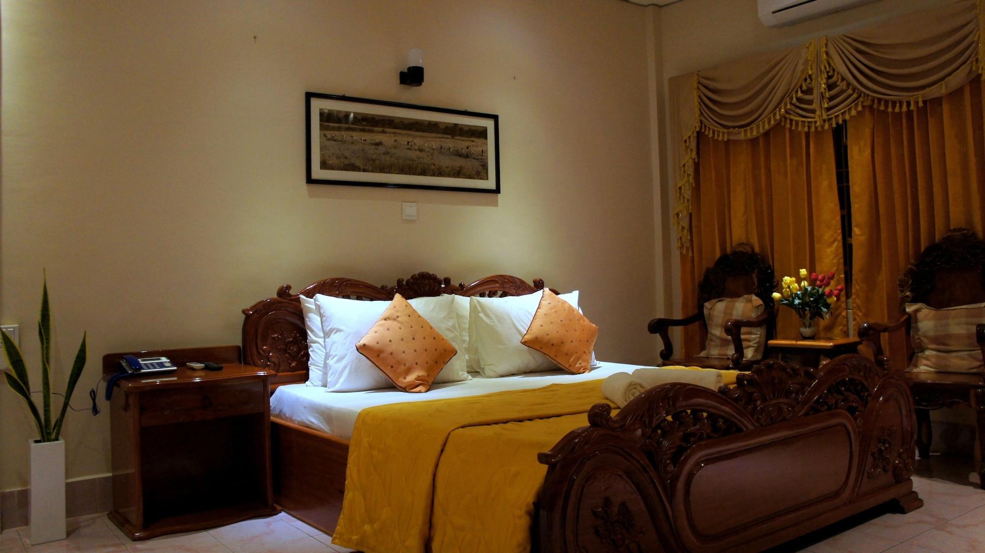 Royal Hotel Battambang Kültér fotó