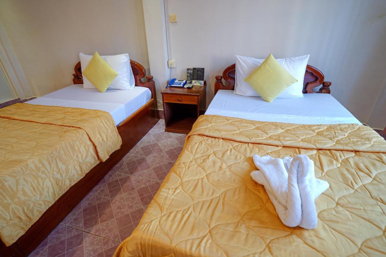 Royal Hotel Battambang Kültér fotó