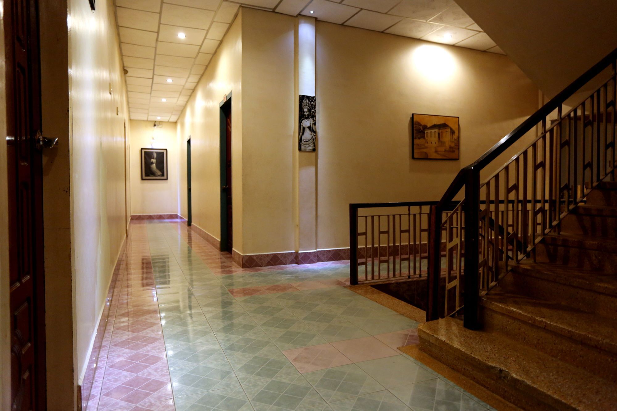 Royal Hotel Battambang Kültér fotó